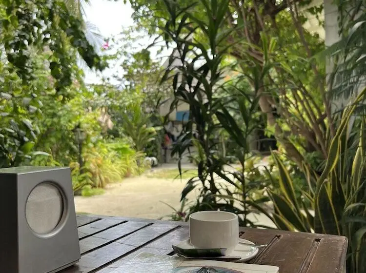 هتل Lagoon Villa Thoddoo