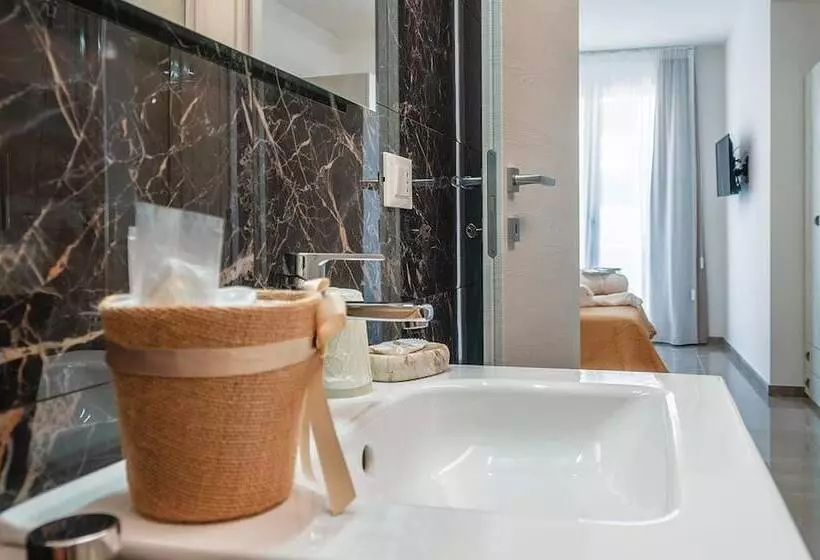 تختخواب و صبحانه Mediterraneo Palace Luxury Affittacamere