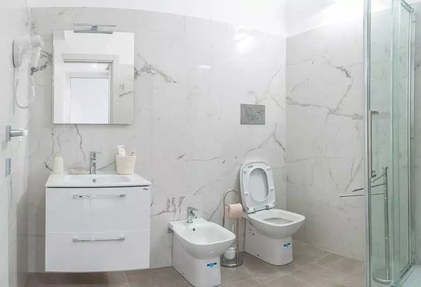 تختخواب و صبحانه Mediterraneo Palace Luxury Affittacamere