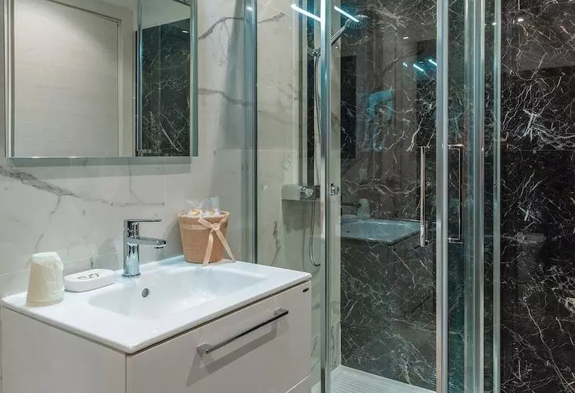 تختخواب و صبحانه Mediterraneo Palace Luxury Affittacamere