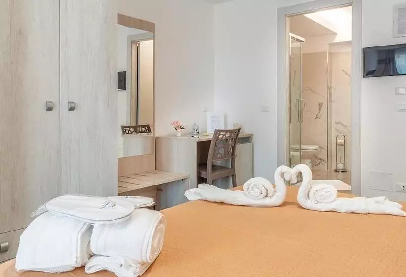 تختخواب و صبحانه Mediterraneo Palace Luxury Affittacamere