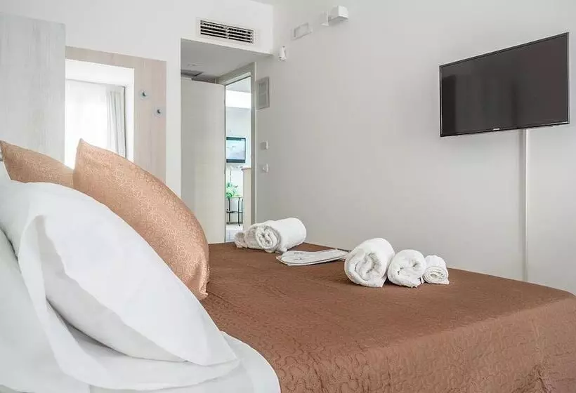 تختخواب و صبحانه Mediterraneo Palace Luxury Affittacamere