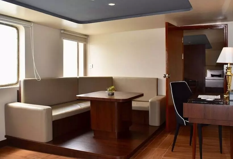 ホテル Doulos Phos The Ship