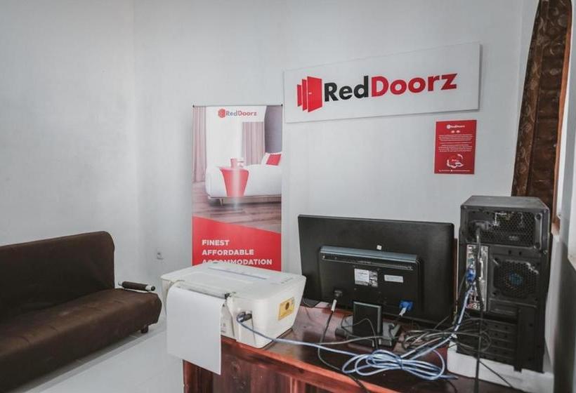 פנסיון Reddoorz Near Gatot Subroto Lampung 2