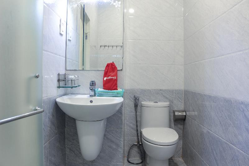 Fotos del hotel Reddoorz Plus @ Dong Den Street:  6