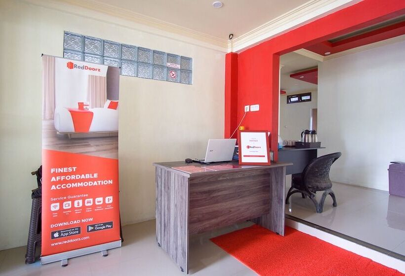 بنسيون Reddoorz Near Taman Kota Ternate