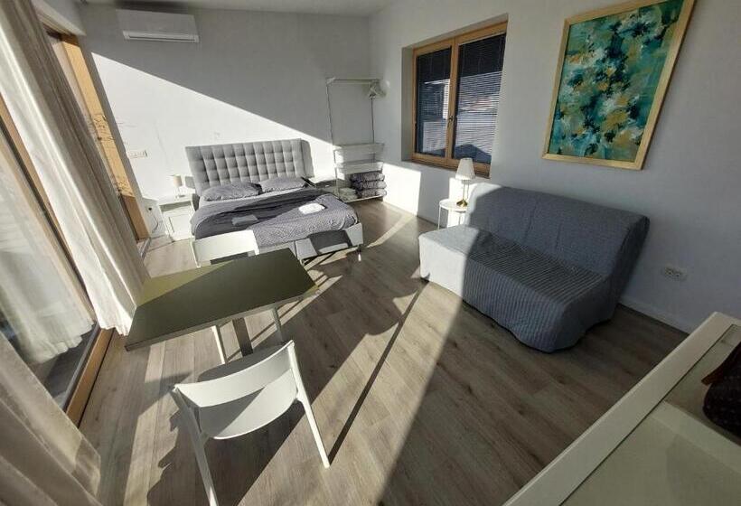 تختخواب و صبحانه Deluxe Tivoli Suites