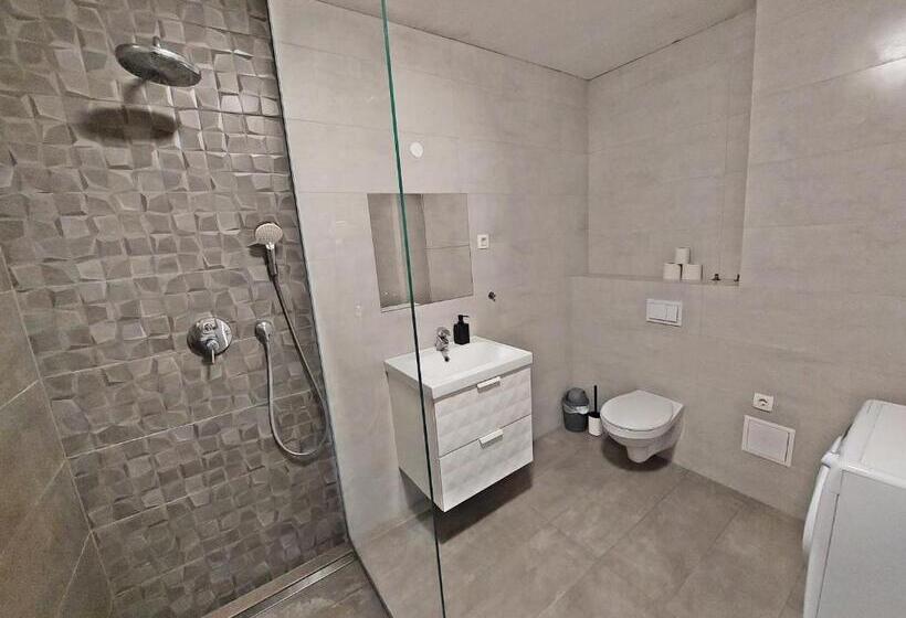 تختخواب و صبحانه Deluxe Tivoli Suites