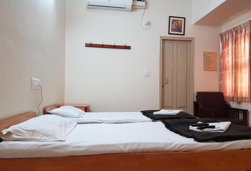 هتل Sri Kumara Lodge