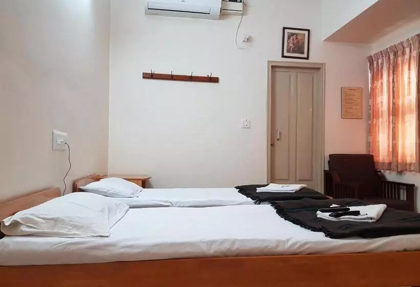 هتل Sri Kumara Lodge