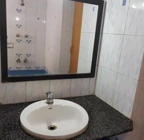 هتل Sri Kumara Lodge