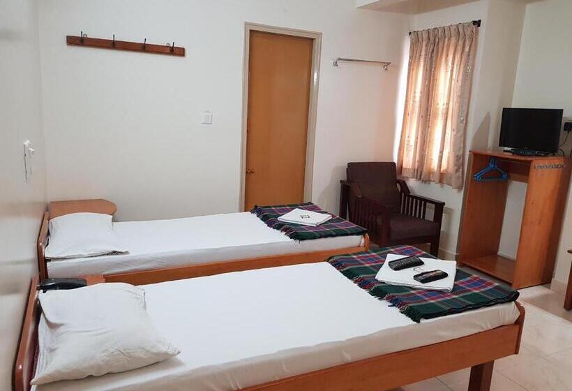 هتل Sri Kumara Lodge