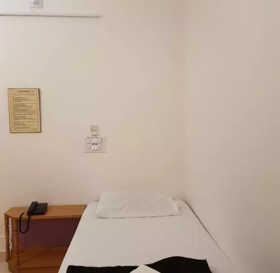 هتل Sri Kumara Lodge