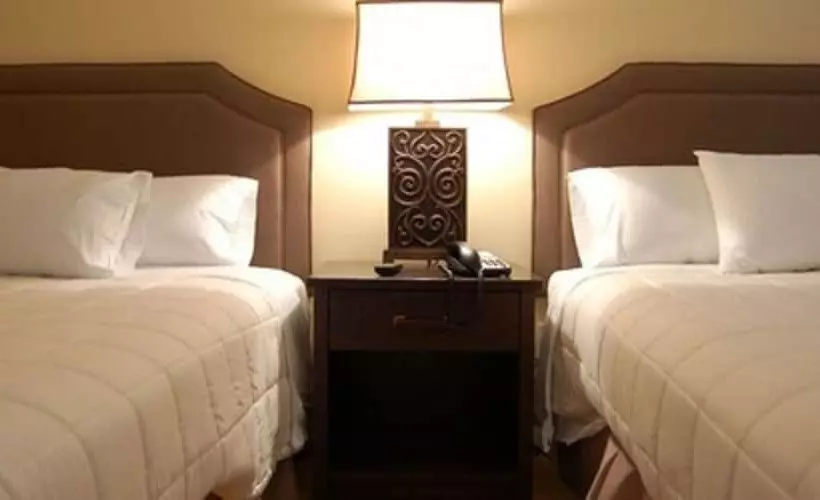 هتل Brentwood Inn & Suites