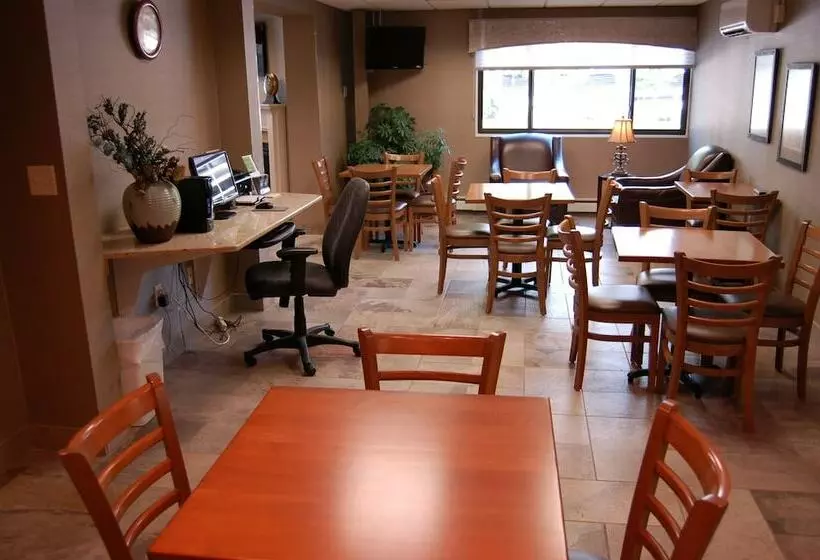 هتل Brentwood Inn & Suites