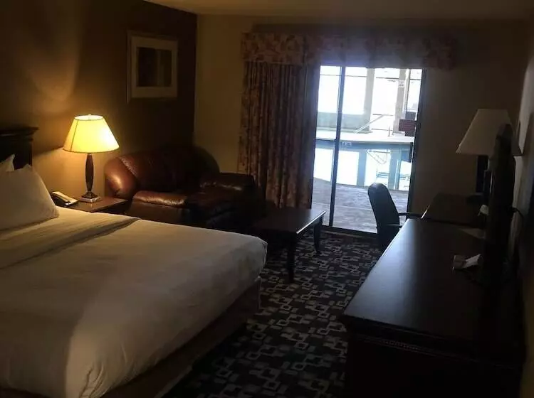 酒店 Express Suites Riverport Inn & Suites