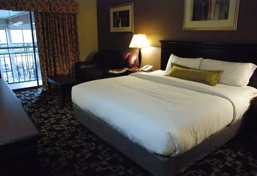 酒店 Express Suites Riverport Inn & Suites