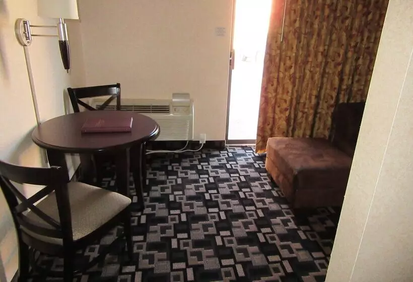 酒店 Express Suites Riverport Inn & Suites