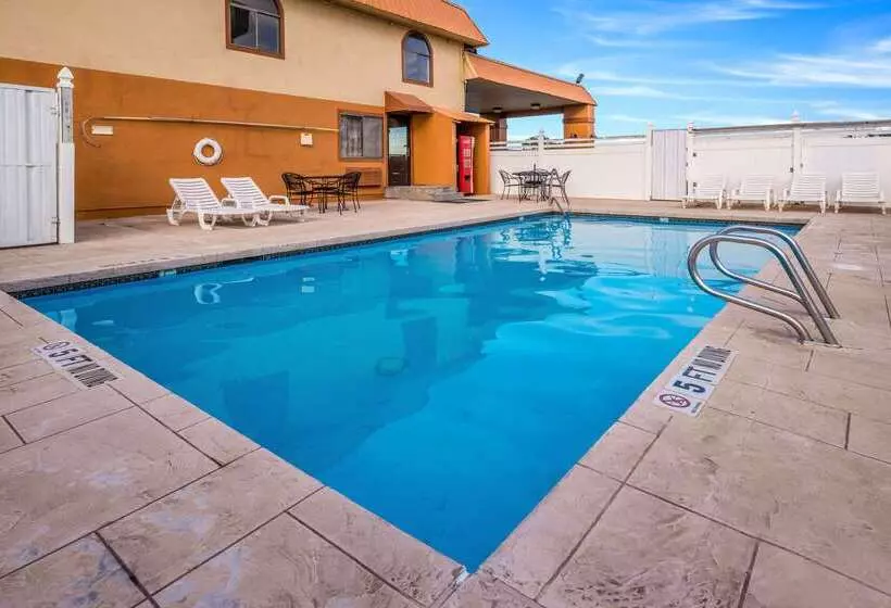 Отель Quality Inn