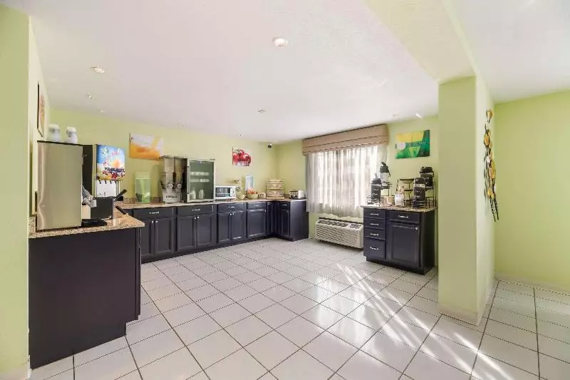 Отель Quality Inn