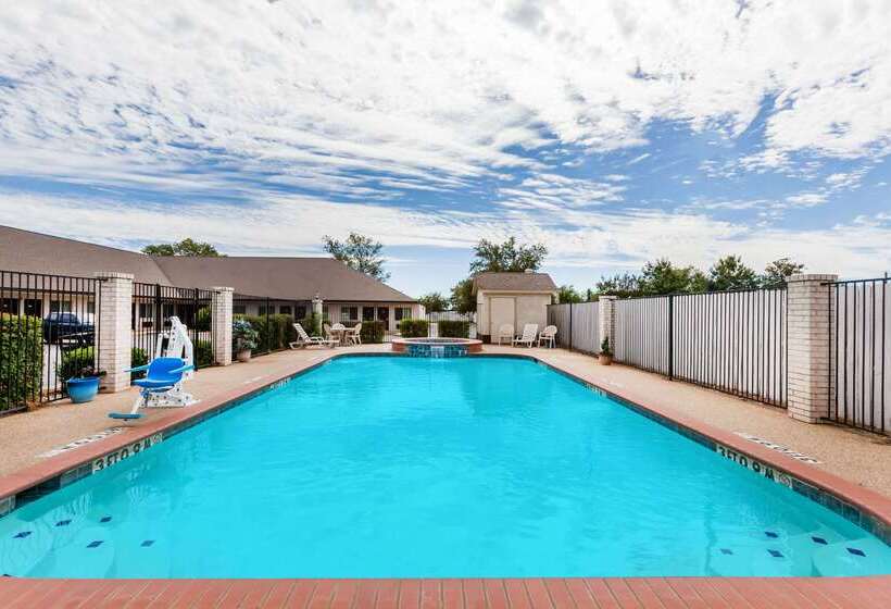 בית מלון כפרי Super 8 By Wyndham Cleburne