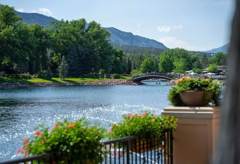 בית מלון כפרי The Broadmoor