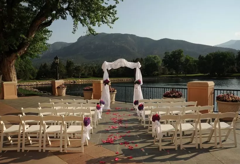 בית מלון כפרי The Broadmoor