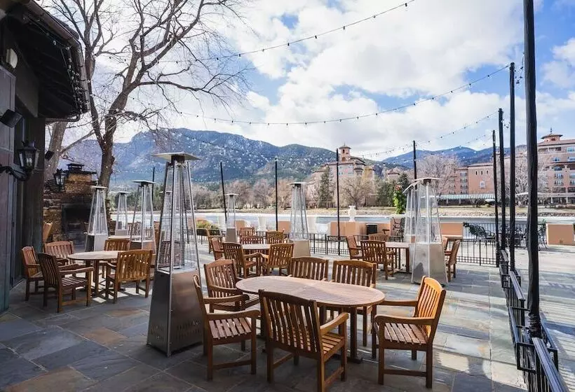 בית מלון כפרי The Broadmoor