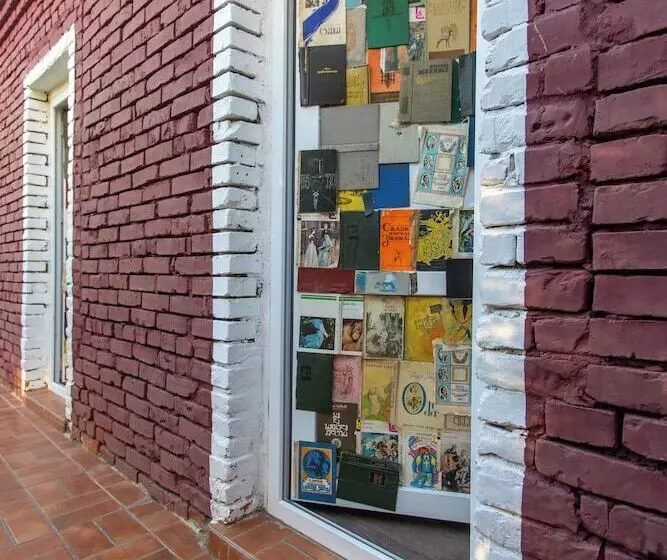 تختخواب و صبحانه Book