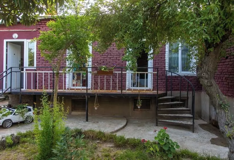 تختخواب و صبحانه Book