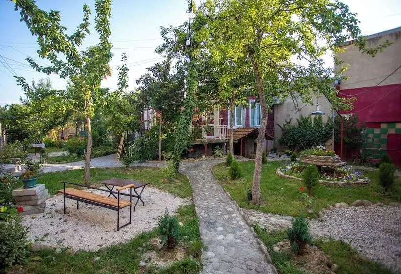 تختخواب و صبحانه Book