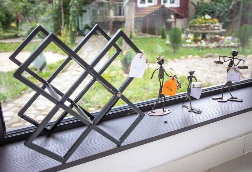 تختخواب و صبحانه Book