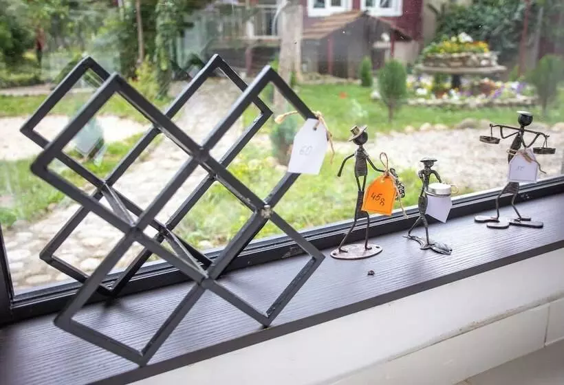 تختخواب و صبحانه Book