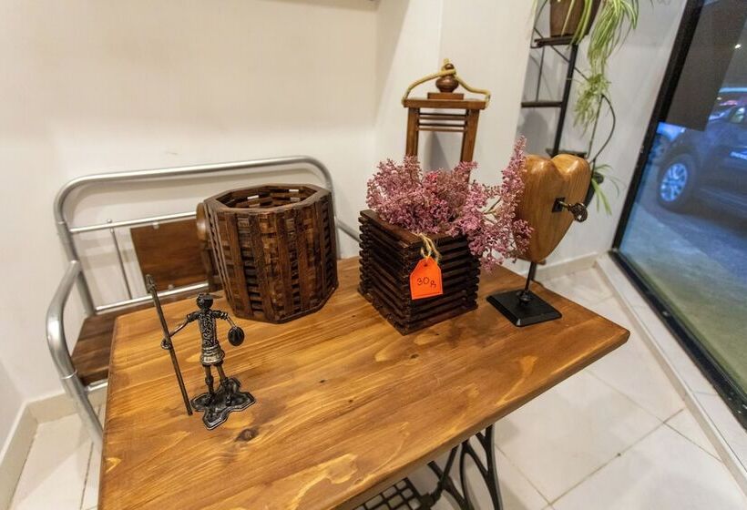 تختخواب و صبحانه Book