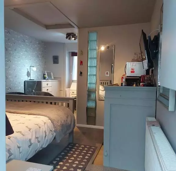 Langside Bed And Breakfast