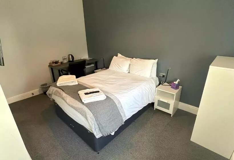 Majatalo Arlan House, Central Basingstoke