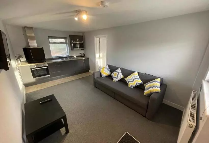 Majatalo Arlan House, Central Basingstoke