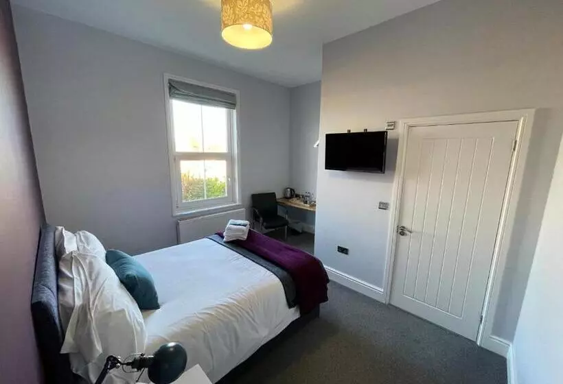 Majatalo Arlan House, Central Basingstoke