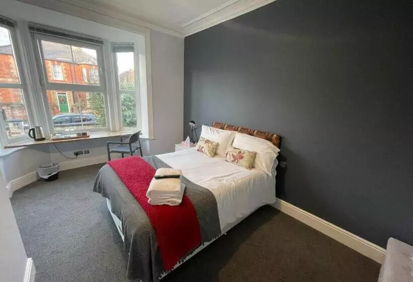 Majatalo Arlan House, Central Basingstoke