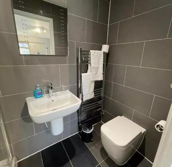 Majatalo Arlan House, Central Basingstoke