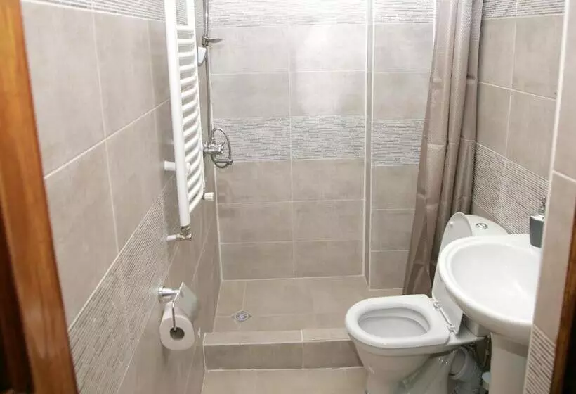 پانسیون Two Towers Guest House