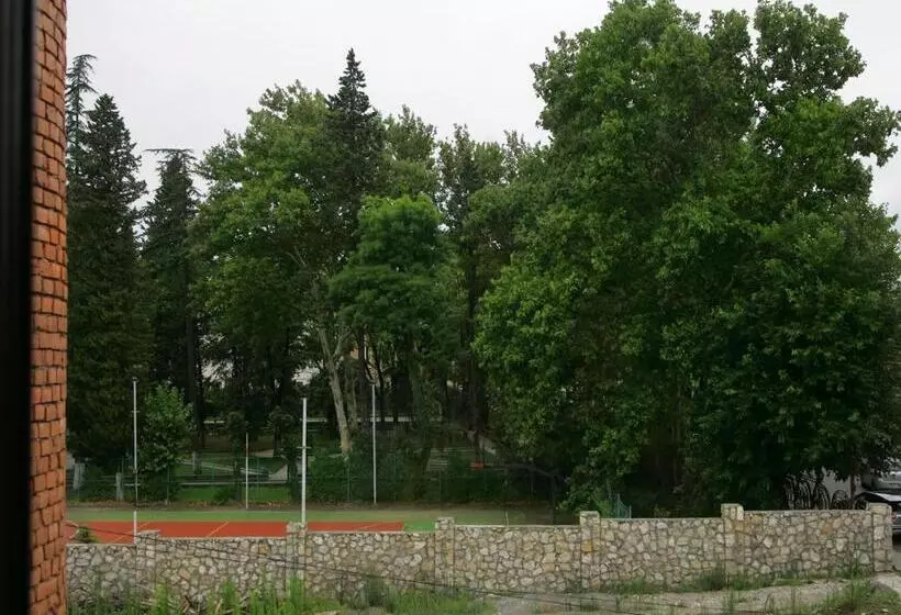 پانسیون Two Towers Guest House