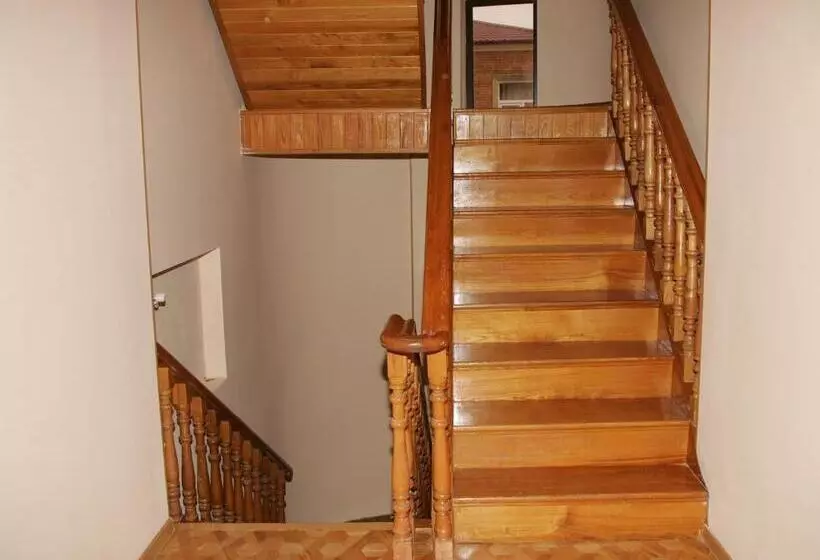 پانسیون Two Towers Guest House