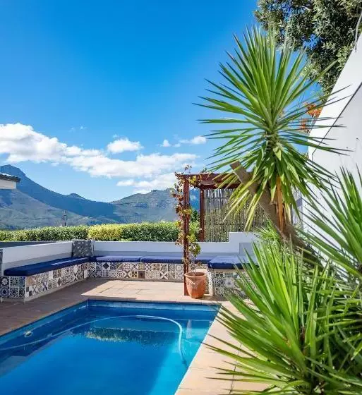 Majatalo Hout & About Guest House