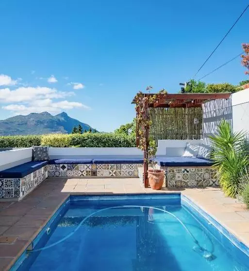 Majatalo Hout & About Guest House