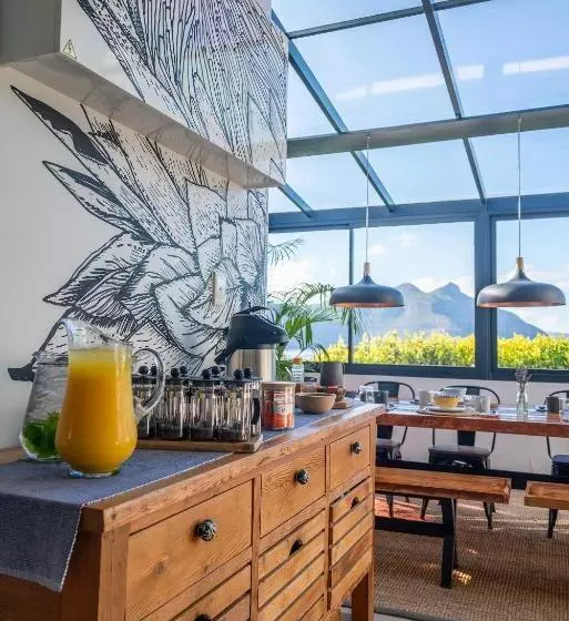 Majatalo Hout & About Guest House