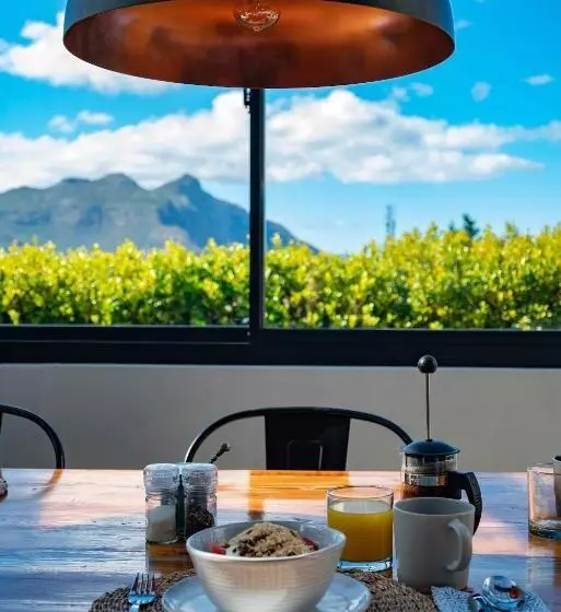 Majatalo Hout & About Guest House