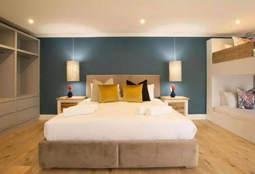 Majatalo Hout & About Guest House