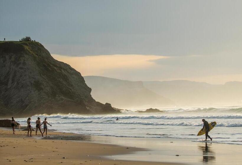 Moana Eco Surf House   Hostel