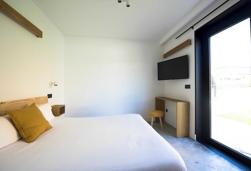 Moana Eco Surf House   Hostel